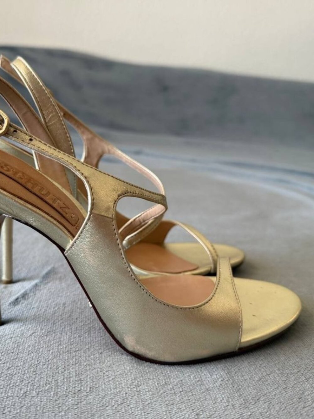 Schutz Women's Gold Sling Metallic 4" Heel Sandal/Shoes size 7B - Picture 3 of 12